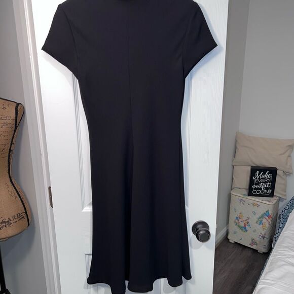 Black dress - Picture 3 of 7